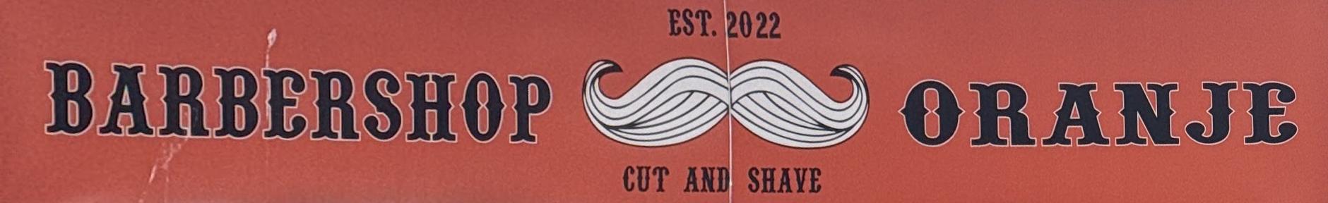 Het uithangbord boven de deur: Barbershop, een snor, est. 2022, cut and shave, Oranje